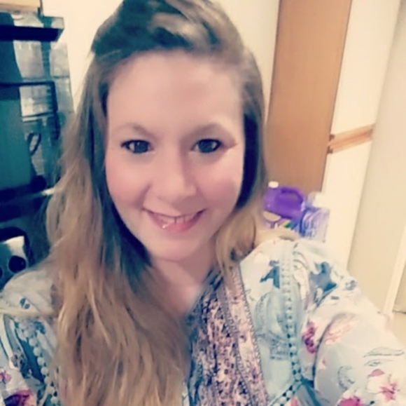 Meet your Posher, Lisa - Picture 5 of 10